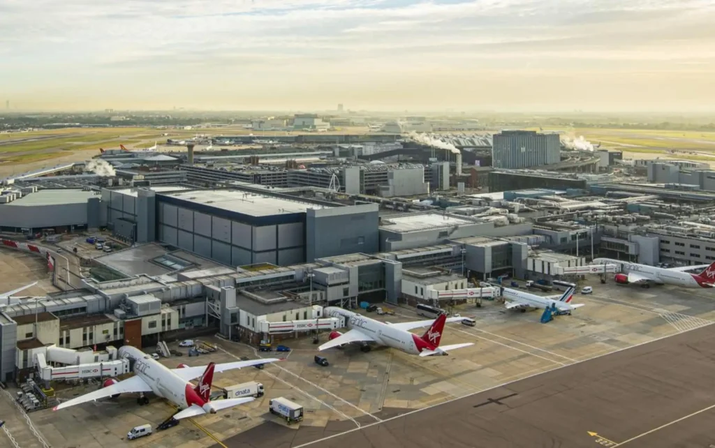 London Heathrow Airport Shuts Down Due To Massive Fire At Electrical Substation London heathrow airport shuts down
