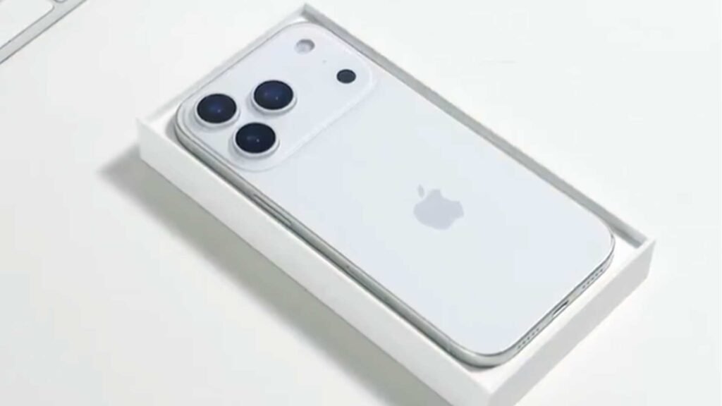 Iphone 17 Pro এর নতুন কালার ভ্যারিয়েন্টের ভিডিও ফাঁস – সেপ্টেম্বরেই আসছে বড় ধামাকা Iphone 17 pro এর নতুন কালার ভ্যারিয়েন্টের ভিডিও ফাঁস – সেপ্টেম্বরেই আসছে বড় ধামাকা 4