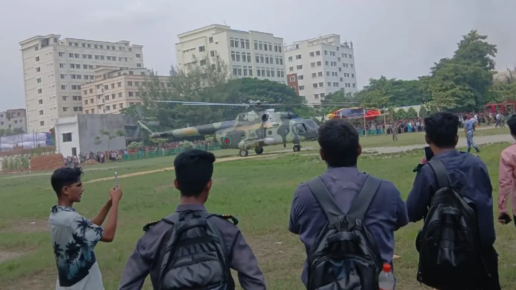 উত্তরায় মাইলস্টোন কলেজে প্রশিক্ষণ বিমান বিধ্বস্ত: নিহত ৩, আহত ৬০-এর বেশি উত্তরায় মাইলস্টোন কলেজে প্রশিক্ষণ বিমান বিধ্বস্ত নিহত ৩ আহত ৬০ এর বেশি 1