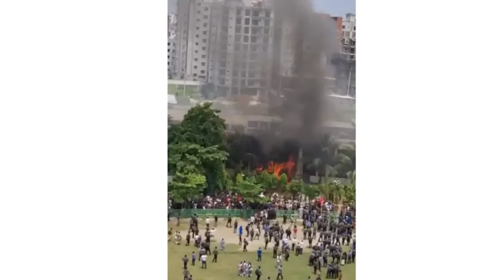 উত্তরায় মাইলস্টোন কলেজে প্রশিক্ষণ বিমান বিধ্বস্ত: নিহত ৩, আহত ৬০-এর বেশি উত্তরায় মাইলস্টোন কলেজে প্রশিক্ষণ বিমান বিধ্বস্ত নিহত ৩ আহত ৬০ এর বেশি 3