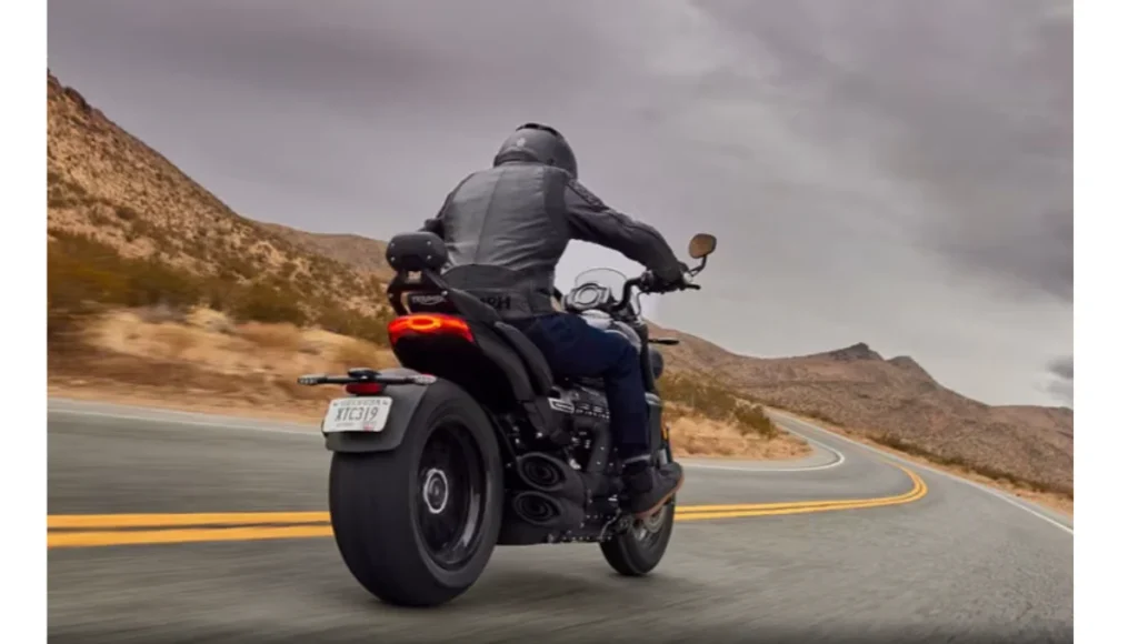 Triumph Rocket 3: বিশ্বের সবচেয়ে শক্তিশালী বাইকের নতুন প্রজন্ম Triumph rocket 3 বিশ্বের সবচেয়ে শক্তিশালী বাইকের নতুন প্রজন্ম 6