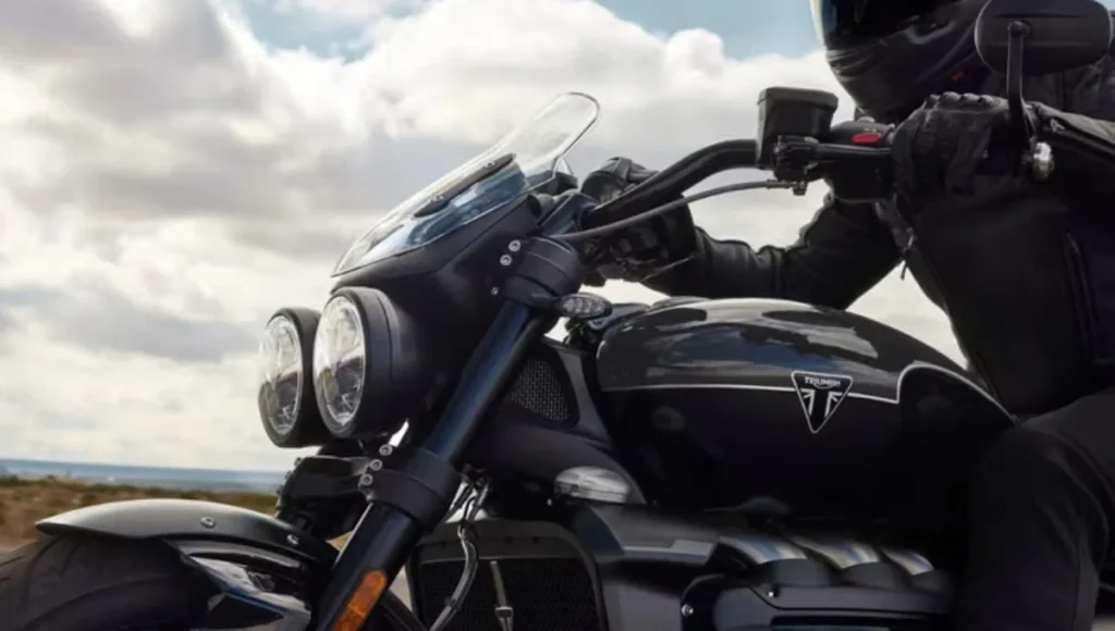 Triumph Rocket 3: বিশ্বের সবচেয়ে শক্তিশালী বাইকের নতুন প্রজন্ম Triumph rocket 3 বিশ্বের সবচেয়ে শক্তিশালী বাইকের নতুন প্রজন্ম 7
