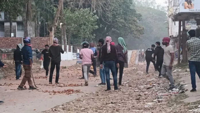 চট্টগ্রাম বিশ্ববিদ্যালয়ে ফের সংঘর্ষ, সহ-উপাচার্যসহ আহত অন্তত ১০