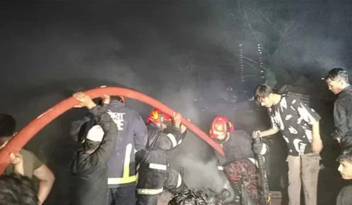 দুই মিনিটেই আগুন নিয়ন্ত্রণে