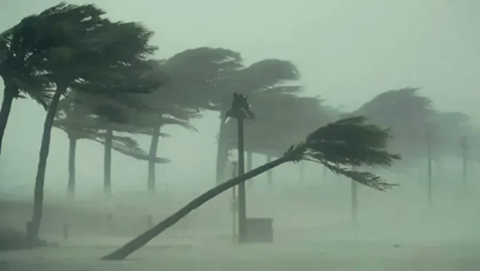 দুপুরের মধ্যে ঝড়-বৃষ্টির আভাস, উপকূলে ৩ নম্বর সতর্কতা জারি