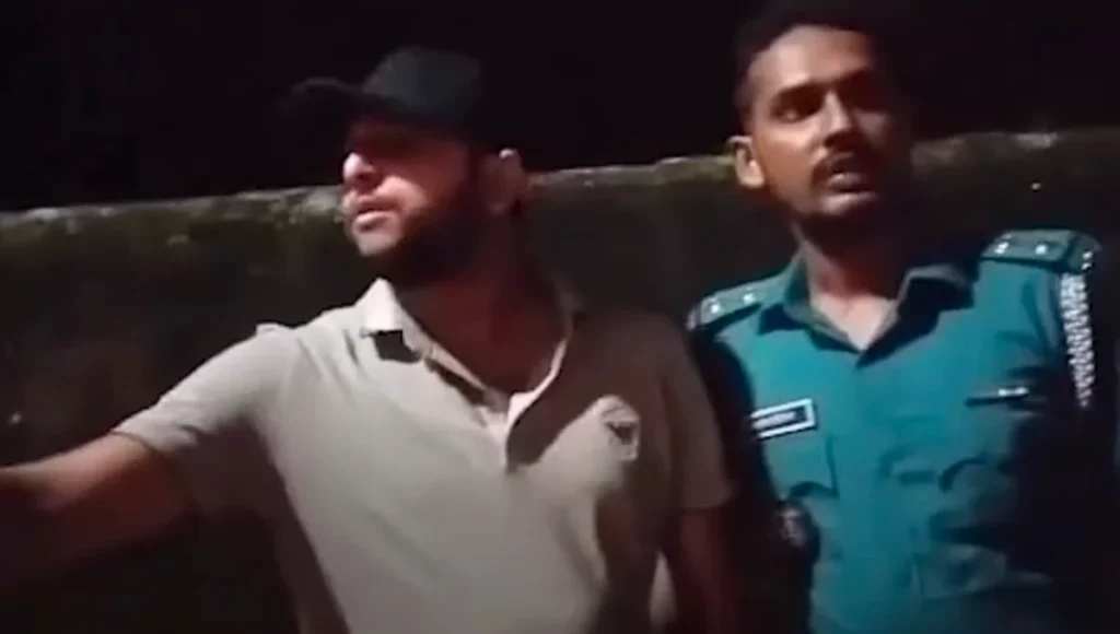 বরিশালে গ্রেপ্তার তোহিদ আফ্রিদি, ঢাকায় আনা হচ্ছে সিআইডির হেফাজতে বরিশালে গ্রেপ্তার তোহিদ আফ্রিদি ঢাকায় আনা হচ্ছে সিআইডির হেফাজতে 3