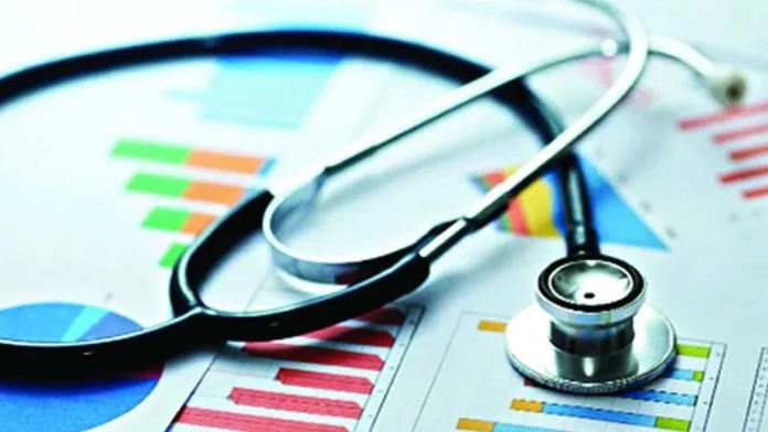 বাংলাদেশের স্বাস্থ্য খাতের সংকট ডাক্তার-নার্স ঘাটতি ও মানহীন শিক্ষা নিয়ে উদ্বেগ