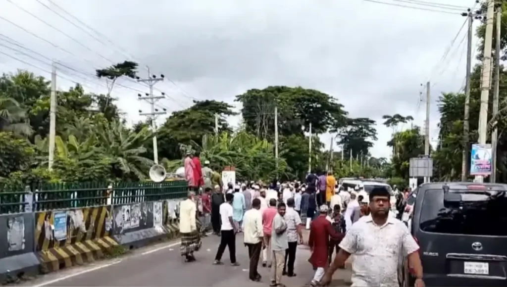 বাগেরহাটে চারটি আসন বহালের দাবিতে জেলাজুড়ে অবরোধ ও হরতাল বাগেরহাটে চারটি আসন বহালের দাবিতে জেলাজুড়ে অবরোধ ও হরতাল 2