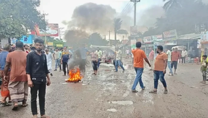 বাগেরহাটে চারটি আসন বহালের দাবিতে জেলাজুড়ে অবরোধ ও হরতাল