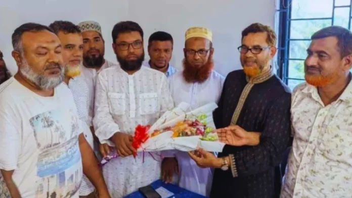 বিএনপি ছেড়ে জামায়াতে আনুষ্ঠানিক ভাবে যোগদান করলেন বিএনপি ছেড়ে জামায়াতে আনুষ্ঠানিক ভাবে যোগদান করলেন