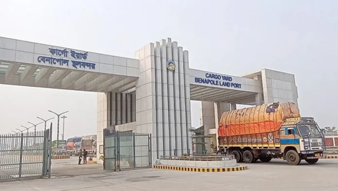 ভারত থেকে চাল আমদানি শুরু, বেনাপোল দিয়ে প্রথম চালানে ৪২১ মেট্রিক টন