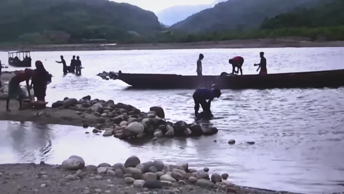 ভোলাগঞ্জে ফিরছে সাদা পাথরের সৌন্দর্য, বাড়ছে পর্যটকের ভিড়