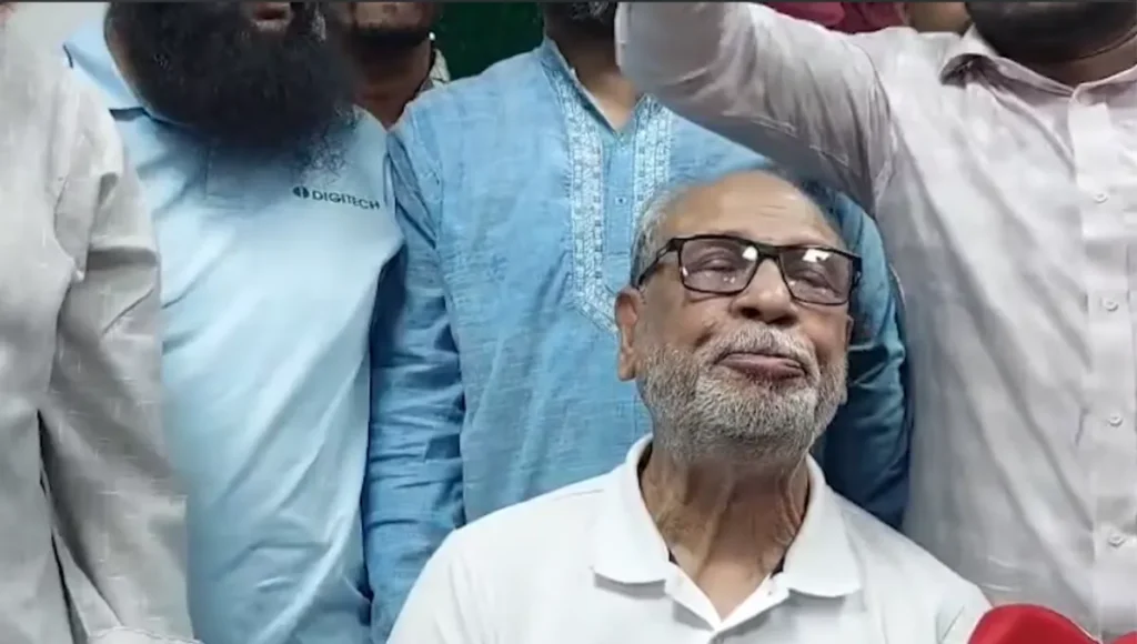 লতিফ সিদ্দিকী ও ঢাবি শিক্ষককে অবরুদ্ধ করে পুলিশে সোপর্দ লতিফ সিদ্দিকী ও ঢাবি শিক্ষককে অবরুদ্ধ করে পুলিশে সোপর্দ 2