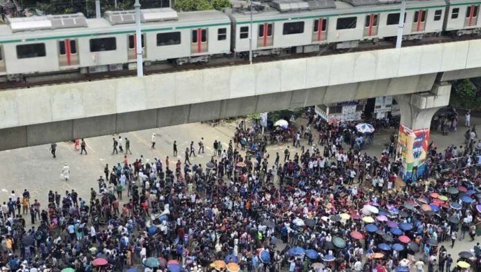 শাহবাগে এক ঘণ্টার আলটিমেটাম দাবি না মানলে কঠোর কর্মসূচি শাহবাগে এক ঘণ্টার আলটিমেটাম দাবি না মানলে কঠোর কর্মসূচি