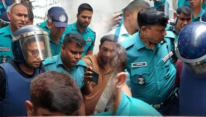সাবেক প্রতিমন্ত্রী পলক ও সাবেক স্বরাষ্ট্র সচিব জাহাঙ্গীর আলমকে আদালতে হাজির সাবেক প্রতিমন্ত্রী পলক ও সাবেক স্বরাষ্ট্র সচিব জাহাঙ্গীর আলমকে আদালতে হাজির