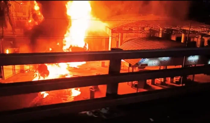 সিএনজি ফিলিং স্টেশনে অগ্নিকাণ্ড মহাখালীতে