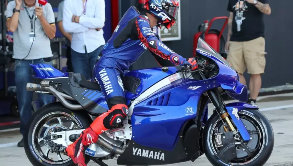 Yamaha V4 M1-এ আগস্তো ফার্নান্দেজের “কঠিন দিন” সান মারিনো গ্র্যান্ড প্রিক্সে Yamaha v4 m1 এ আগস্তো ফার্নান্দেজের কঠিন দিন সান মারিনো গ্র্যান্ড প্রিক্সে 1
