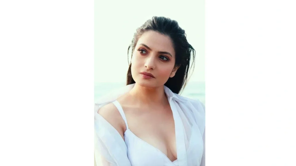 রহস্য ঘেরা সিনেমা ‘পরীমনি’ – ঢাকাই নায়িকা নন, অন্য এক গল্প! অভিনেত্রী তনুশ্রী চক্রবর্তী