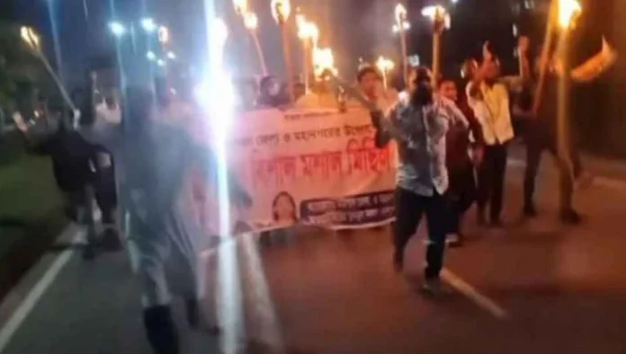 আওয়ামী লীগের মশাল মিছিল বরিশালের নতুল্লাবাদ এলাকায় (২১ সেপ্টেম্বর)