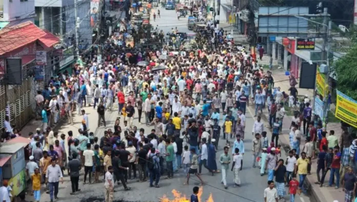 কক্সবাজারে বাঁকখালী নদী উচ্ছেদে বাধা আওয়ামী লীগ নেতাসহ ১ হাজার জনের বিরুদ্ধে মামলা
