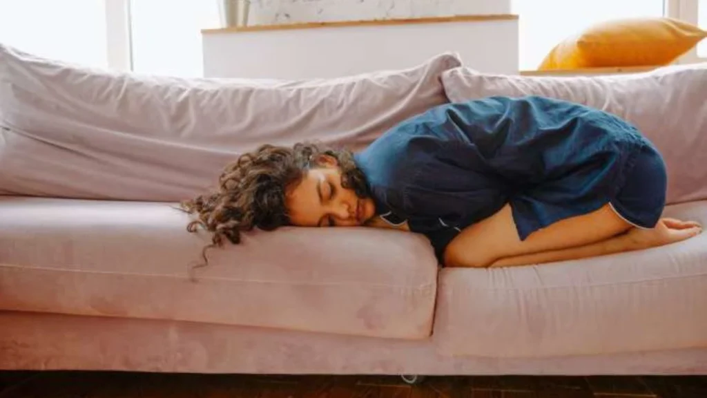 পিরিয়ডে অতিরিক্ত ঘুম কেন হয়? বিশেষজ্ঞরা জানালেন কারণ পিরিয়ডে অতিরিক্ত ঘুম কেন হয় 2