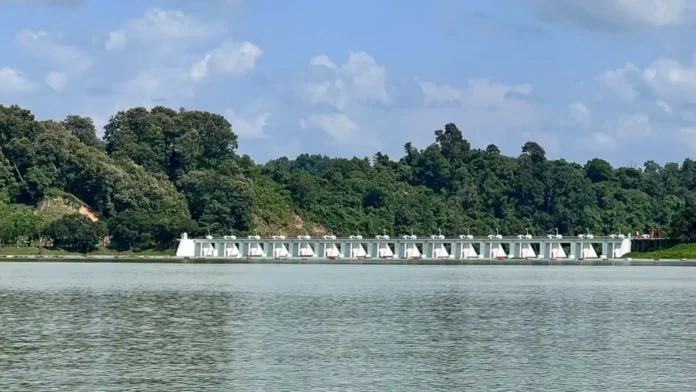 বিপদসীমায় কাপ্তাই হ্রদ