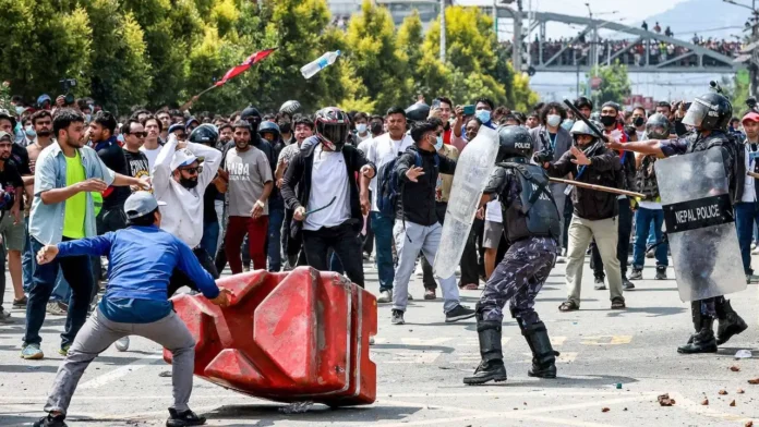 রক্ত ঝরার পর সরে দাঁড়াল নেপাল সরকার