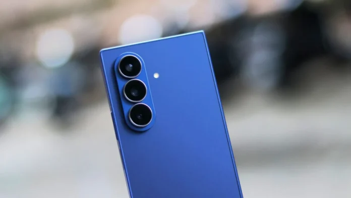 স্যামসাং গ্যালাক্সি Z ট্রাইফোল্ডে আসছে ১০০ গুণ জুম ক্যামেরা