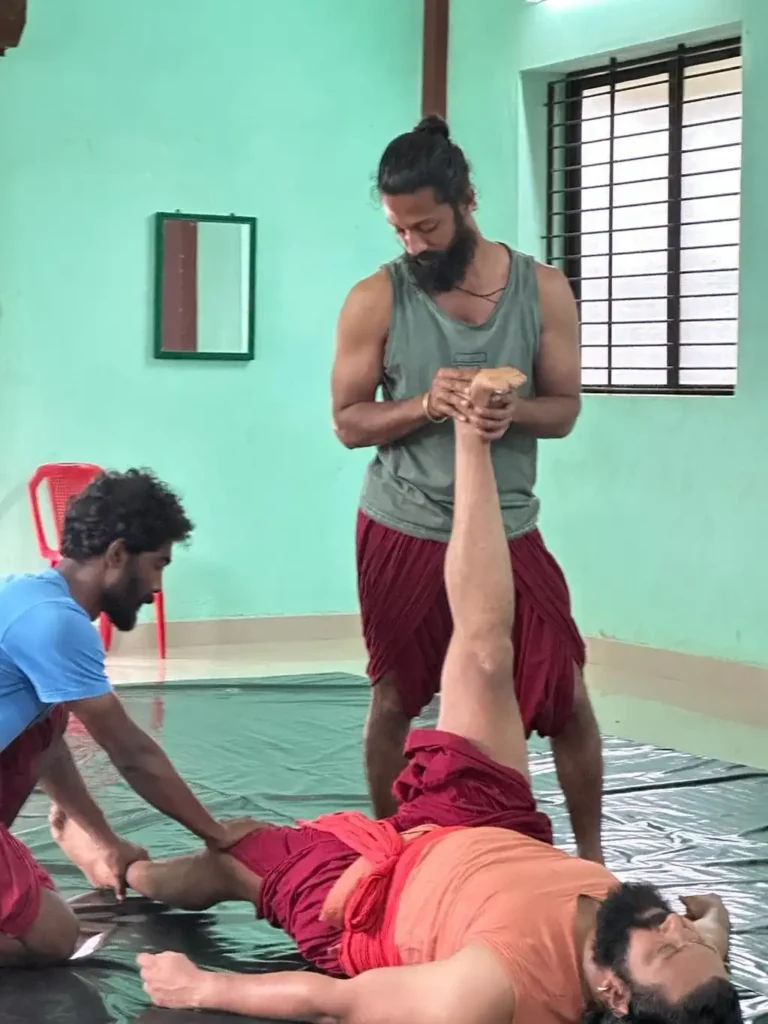 আপনি কি জানেন কান্তারা চ্যাপ্টার ১ যোদ্ধার চরিত্রের জন্য কালারিপায়ট্টু থেকে দুই বছর প্রশিক্ষণ নিয়েছিলেন? বিস্তারিত জানুন কান্তারা চ্যাপ্টার ১ 1