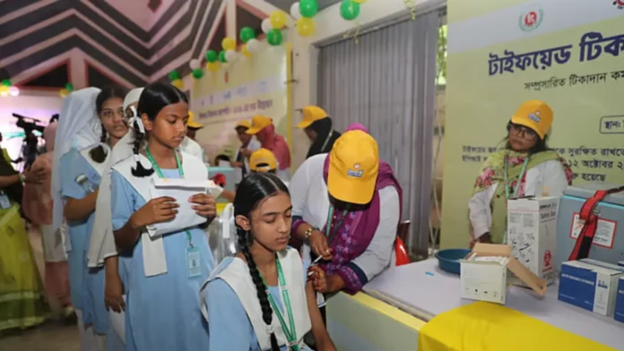 টাইফয়েডের টিকা দেওয়া শুরু, ৯ মাস থেকে ১৫ বছরের শিশুরা পাবেন বিনামূল্যে