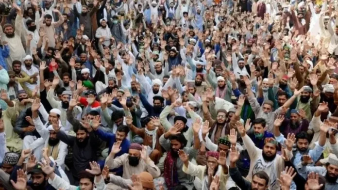 টিএলপিকে নিষিদ্ধ করল পাকিস্তান সরকার