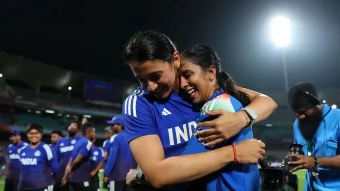 ভারতকে জেতানোর পর জেমাইমা ও মান্ধানা ভারতকে জেতানোর পর জেমাইমা ও মান্ধানা