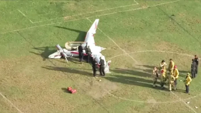 যুক্তরাষ্ট্রে আহত দুই জন-ফুটবল মাঠে ছোট বিমান বিধ্বস্ত,