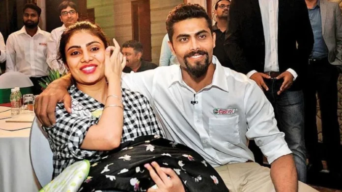 রিভাবা জাদেজা গুজরাটের নতুন মন্ত্রিসভায় শপথ নিচ্ছেন-