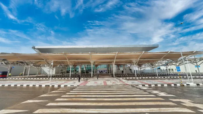 Indira Gandhi International Airport (दिल्ली) – টেকনিক্যাল ত্রুটির কারণে শতাধিক ফ্লাইট বিলম্বিত