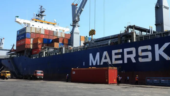 চট্রগ্রামে বান্দরের দুটি টার্মিনাল বিদেশিদের হাতে দেয়ার প্রতিবাদে শ্রমিক