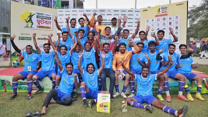 দল নিয়ে এসে ৭ গোলে জিতলেন ক্রিকেটার জাভেদ ওমর-মাঠে ফুটবলের অন্য রূপ