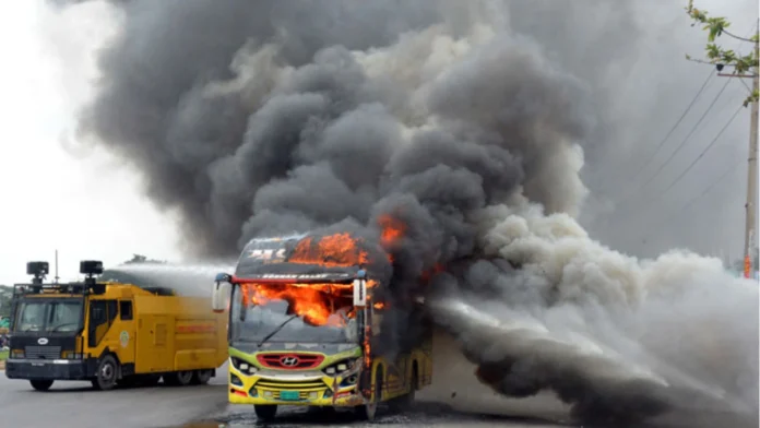 রাজধানীতে তিনটি স্থানে ককটেল বিস্ফোরণ, দুটি যাত্রীবাহী বাসে আগুন
